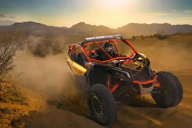 2017-can-am-maverick-x3-turbo-rs-right-front-desert-trail