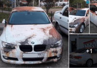 “Sarūsējusi” BMW kupeja kādā Krievijas mājas pagalmā… (+foto)