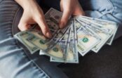 Swedbank ekonomiste: algu kāpumu joprojām veicina darbaspēka trūkums Swedbank ekonomiste: algu kāpumu joprojām veicina darbaspēka trūkums