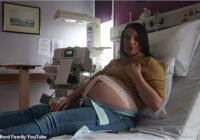 Angliete piedzemdēja 22. bērnu: “Viņa izskatās lieliski pēc 800 grūtniecības nedēļām!”