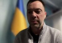 Ukrainas prezidenta padomnieks izsaka optimistisku prognozi par kara beigām